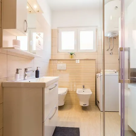 Stine * Ζαντάρ